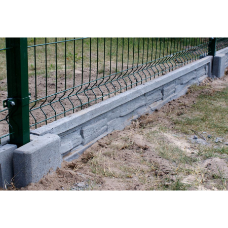 Podmurówka betonowa do systemu panelowego pod łącznik betonowy (łupanka) 245 x 20 x 5